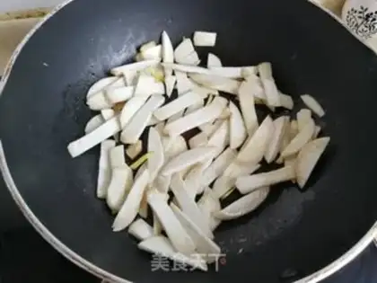 Make Blackwood fried abalone mushrooms step 2