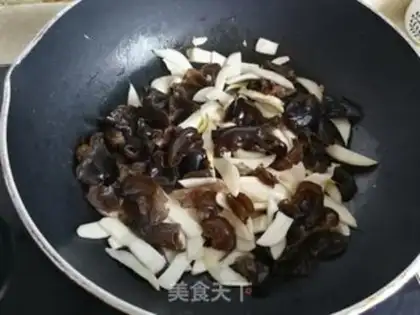 Make Blackwood fried abalone mushrooms step 3