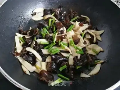 Make Blackwood fried abalone mushrooms step 4