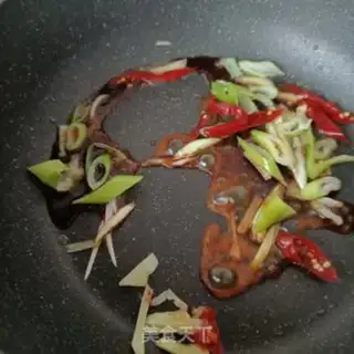 Make Red oil pork noodles step 8