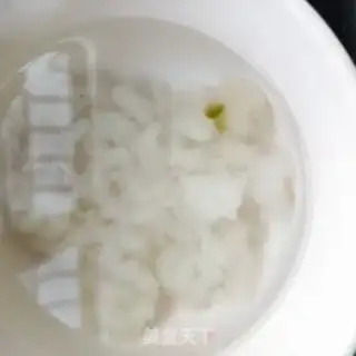 Make Autumn pear stewing snow clams step 5