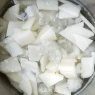 Make Autumn pear stewing snow clams step 6