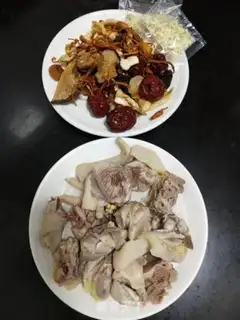 Make Seven fungus, old hen soup step 1