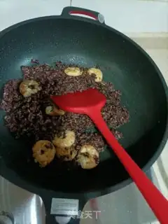 Make Three-coloured rice fried rice step 4