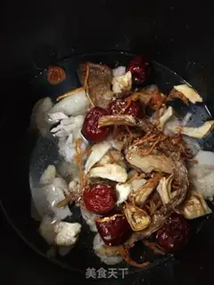 Make Seven fungus, old hen soup step 2