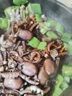 Make Spicy octopus step 1