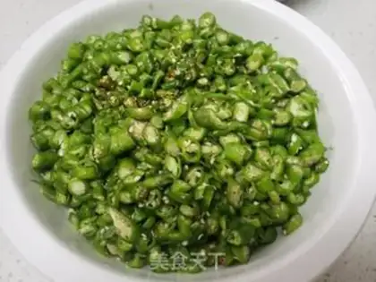 Make Wire peppers, black beans step 1