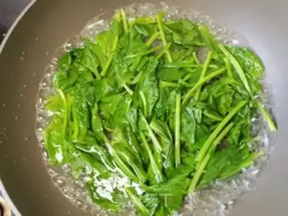 Make Onions, spinach step 2
