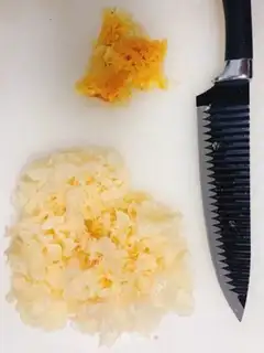 Make The silver spoon of a red date step 2