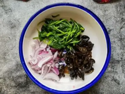Make Onions, spinach step 5
