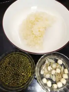 Make Green bean silver ear lilies soup step 1
