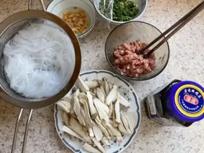 Make A fan of olives step 1