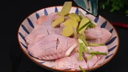Make Chicken wings in Orleans step 1