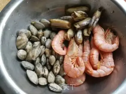Make Seafood noodles step 0