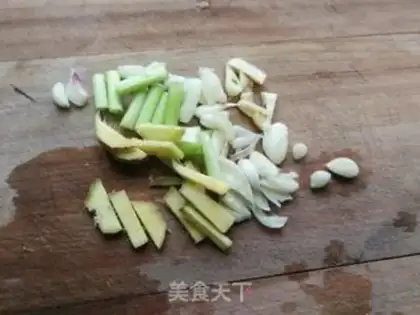 Make Seafood noodles step 1