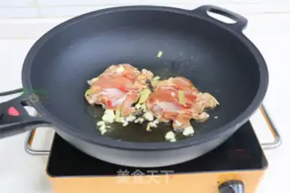 Make Soy chicken leg rice step 3