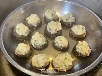Make Shrimp rolls mushrooms step 4