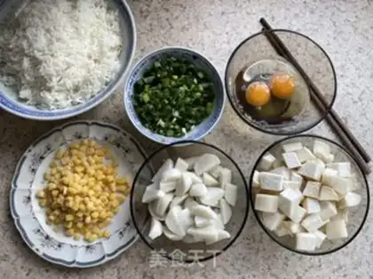 Make Olive chicken-legged rice step 1