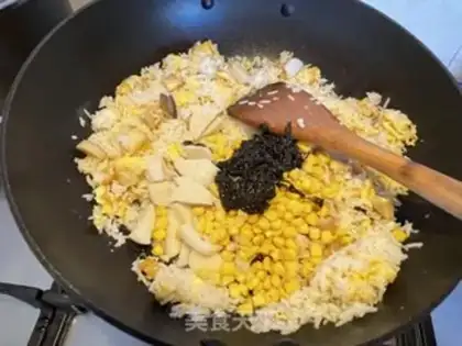 Make Olive chicken-legged rice step 4