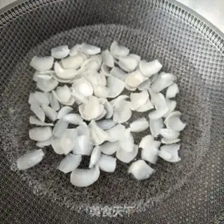 Make Celery makes fresh lilies step 3