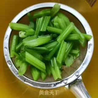 Make Celery makes fresh lilies step 10