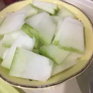 Make Shrimp eggs and melon soup step 0