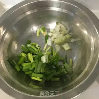 Make Shrimp eggs and melon soup step 1