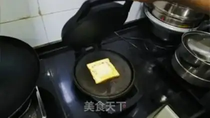 Make Toast fried eggs step 9