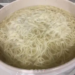 Make Egg gravy noodles step 4