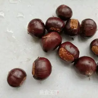 Make Chestnut strawberry ice cream mooncake step 0