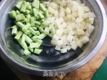 Make Chicken mushrooms and potatoes. Noodles step 0