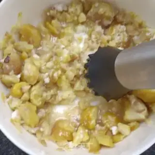 Make Chestnut strawberry ice cream mooncake step 5
