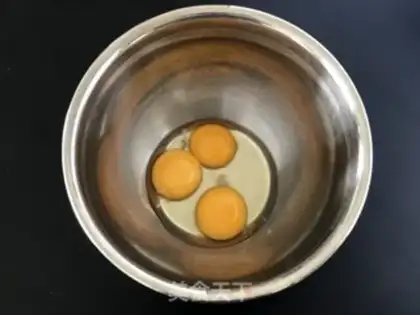 Make Little yolk cookies step 1