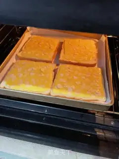 Make Rock-burned cheese toast step 8