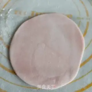 Make Chestnut strawberry ice cream mooncake step 12