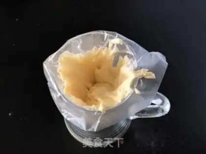 Make Little yolk cookies step 6