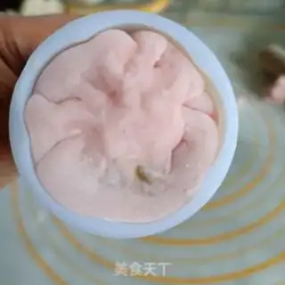 Make Chestnut strawberry ice cream mooncake step 14