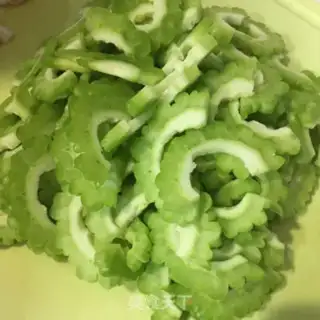 Make Five flowers and a bitter melon step 1