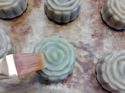 Make Blueberry mooncake step 13