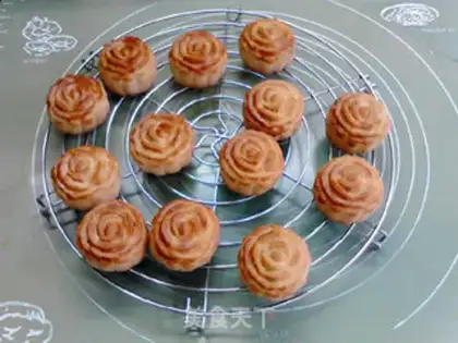 Make Blueberry mooncake step 14