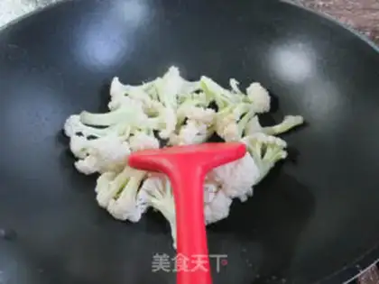 Make Tomato cuisine step 1