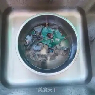 Make A chicken soup with sheep
