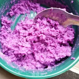 Make ♪ A violet ice cream mooncake ♪ step 6