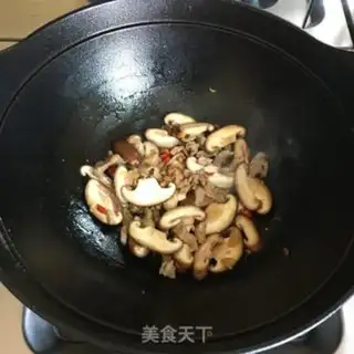 Make Soup with mushrooms and tofu step 1