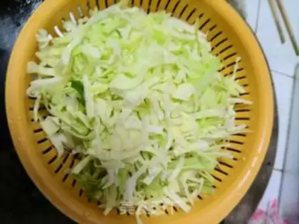 Make Scrambled cabbage step 0