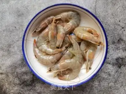 Make cucumber onion shrimp step 0