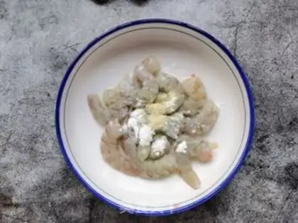 Make cucumber onion shrimp step 2