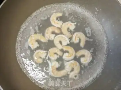 Make cucumber onion shrimp step 4