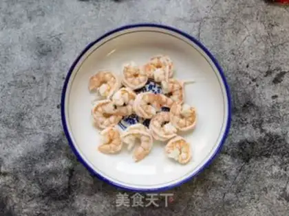 Make cucumber onion shrimp step 5
