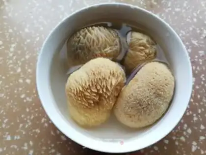 Make Chicken soup with sea cucumber mushrooms step 0